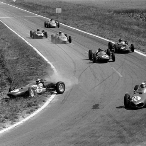 JIm (N°8) à Reims-Gueux  derrière C.Baguetti et devant G. HIll, en travers : Innes Ireland